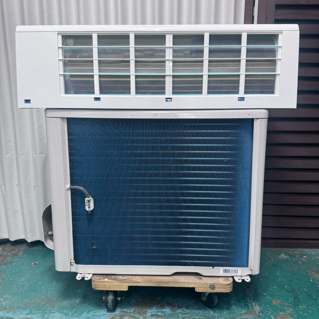 ◯1929 日立【RAS-K221E3DX】2023年 6畳 エアコン 中古 中古エアコン】K07136 東芝 2023年製 RAS-K221E3X 主に6畳用｜兵庫県